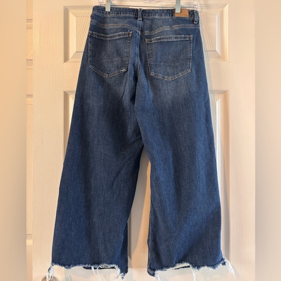 American Eagle Low-Rise Baggy Wide Leg Jeans - Picture 2 of 2